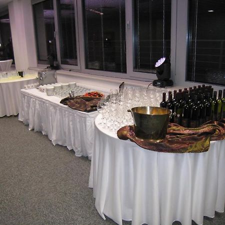 Linden Restaurant And Pension Брно Екстер'єр фото