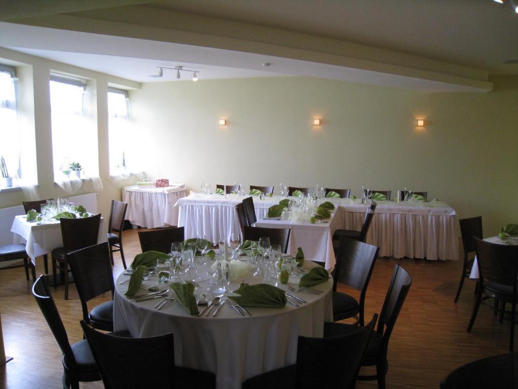 Linden Restaurant And Pension Брно Екстер'єр фото
