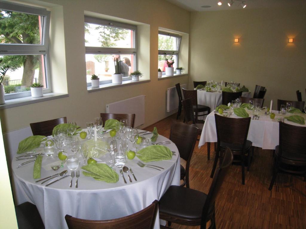 Linden Restaurant And Pension Брно Екстер'єр фото