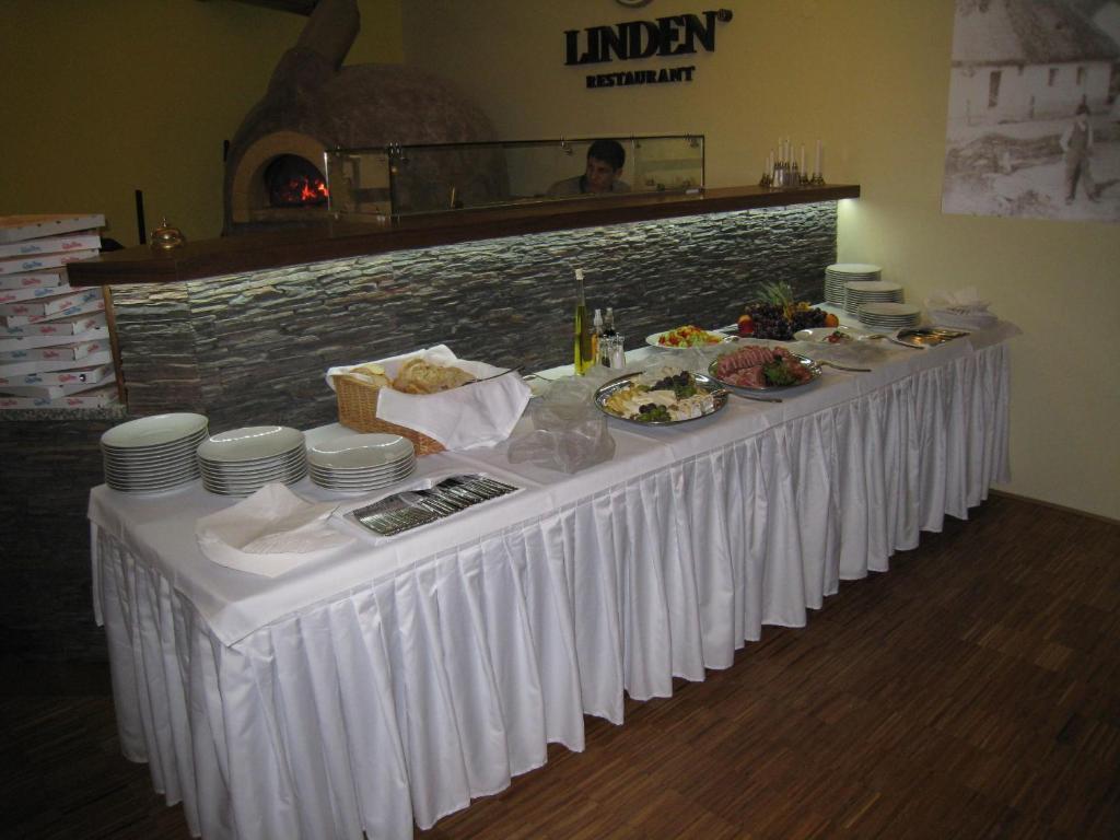 Linden Restaurant And Pension Брно Екстер'єр фото