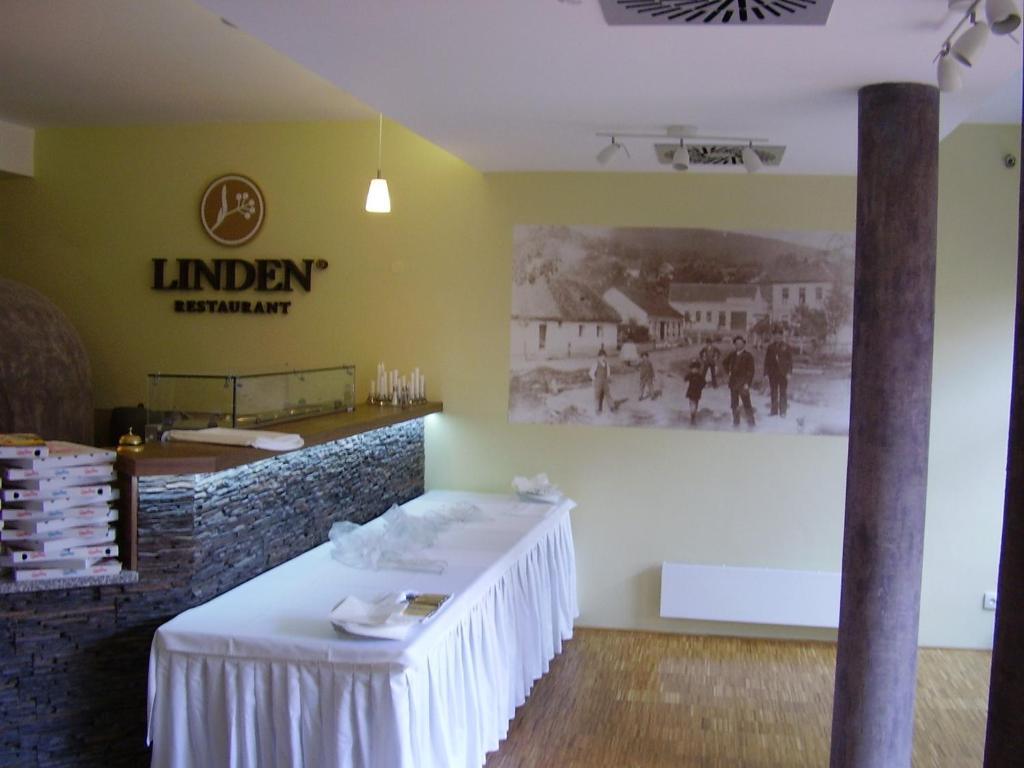 Linden Restaurant And Pension Брно Екстер'єр фото